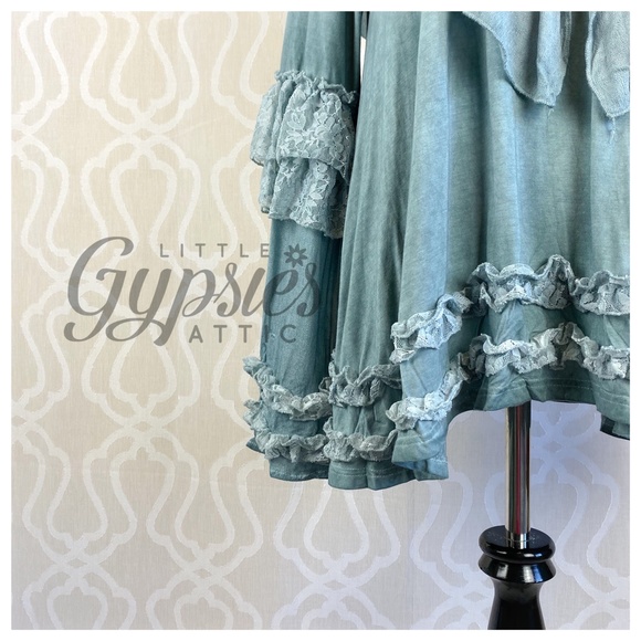 POL Vikki Blue Sage Flowy Top - Picture 13 of 16